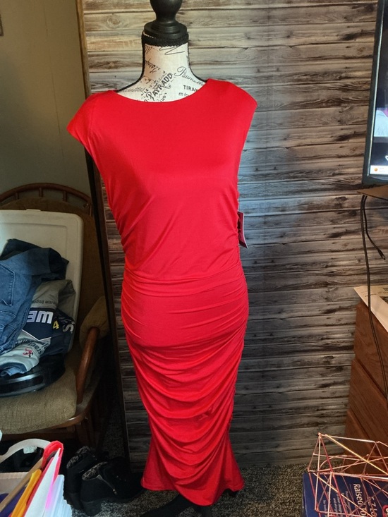 sofia by sofia vergara Dresses & Skirts - NWT Sofia Vergara Red Ruched Open Back Midi Dress Size M